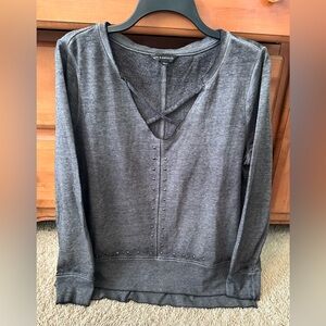 ROCK & REPUBLIC CRISS CROSS STUDDED TOP